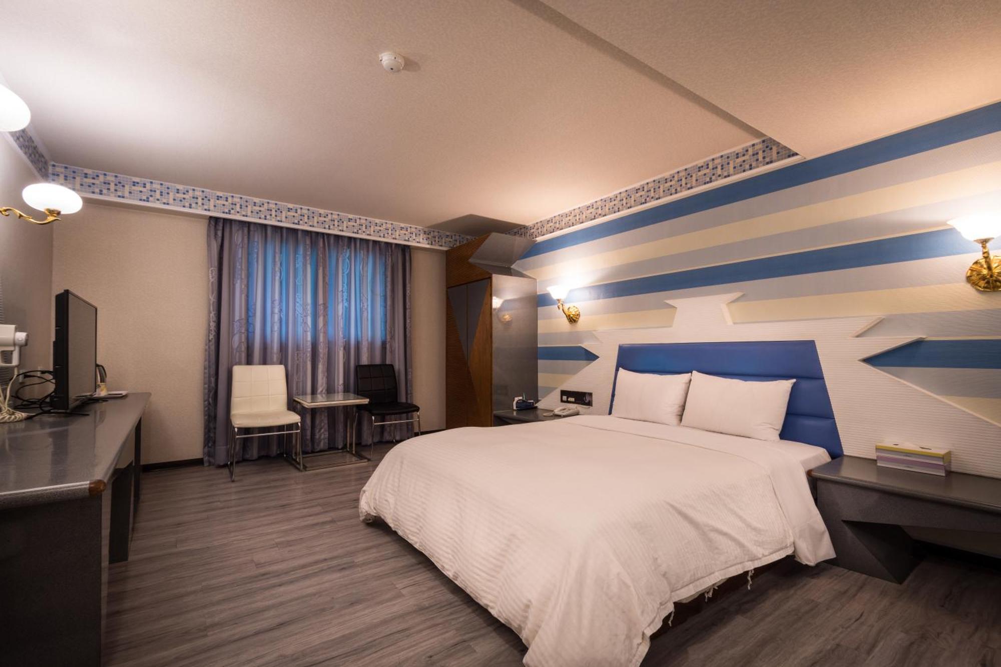 Golden Phoenix Hotel Kaohsiung Bagian luar foto