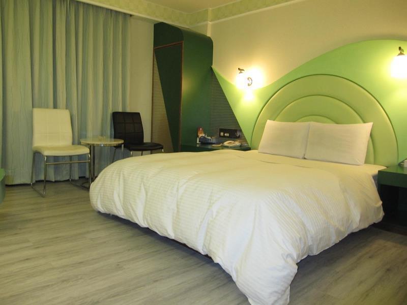 Golden Phoenix Hotel Kaohsiung Bagian luar foto