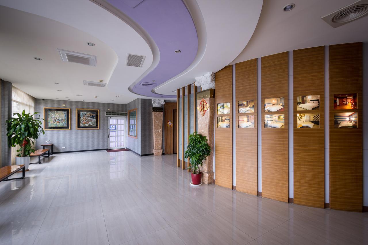 Golden Phoenix Hotel Kaohsiung Bagian luar foto
