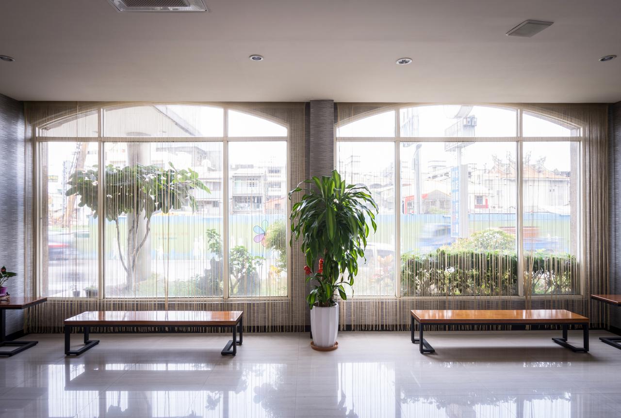 Golden Phoenix Hotel Kaohsiung Bagian luar foto