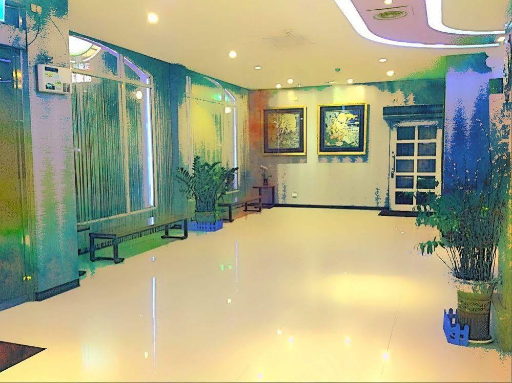 Golden Phoenix Hotel Kaohsiung Bagian luar foto