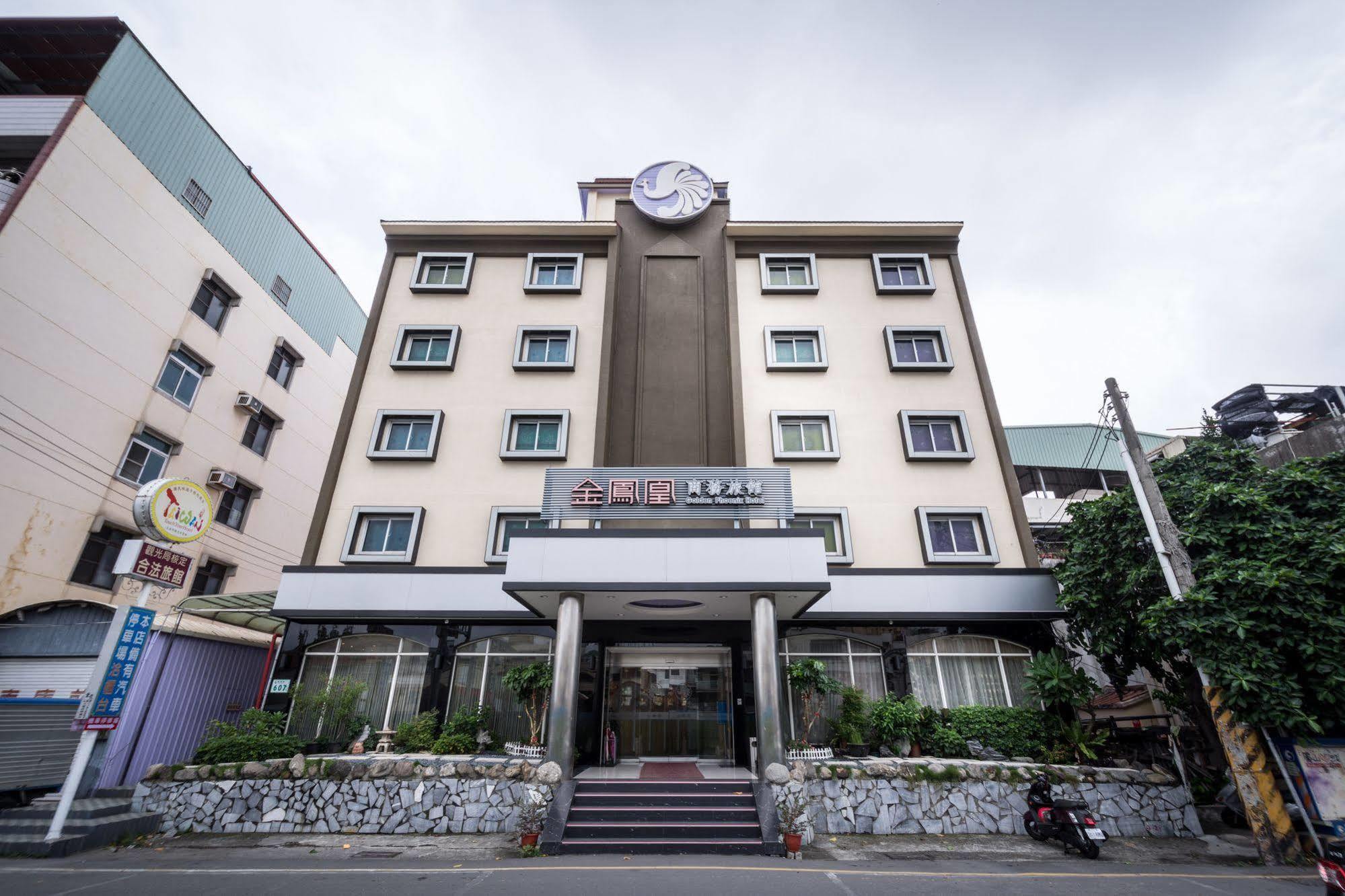 Golden Phoenix Hotel Kaohsiung Bagian luar foto